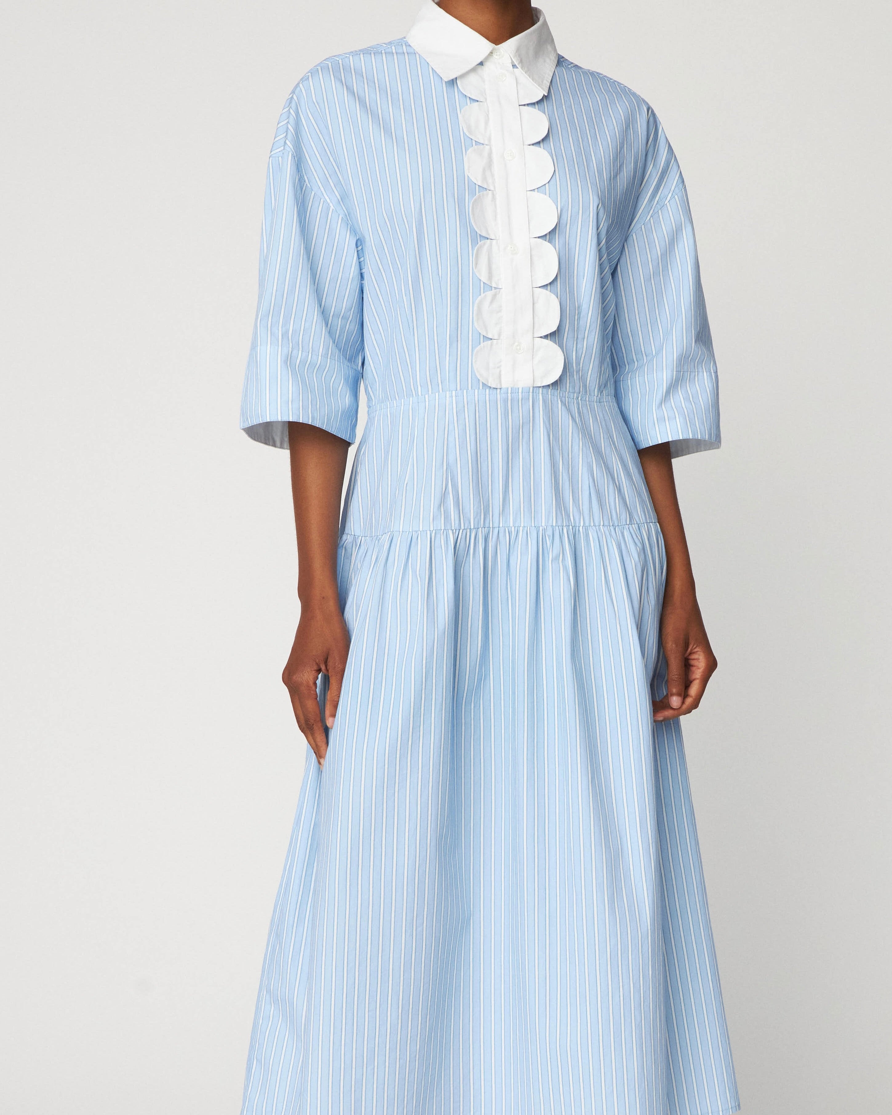 Gestreiftes Kleid mit Zierblende | Hellblau