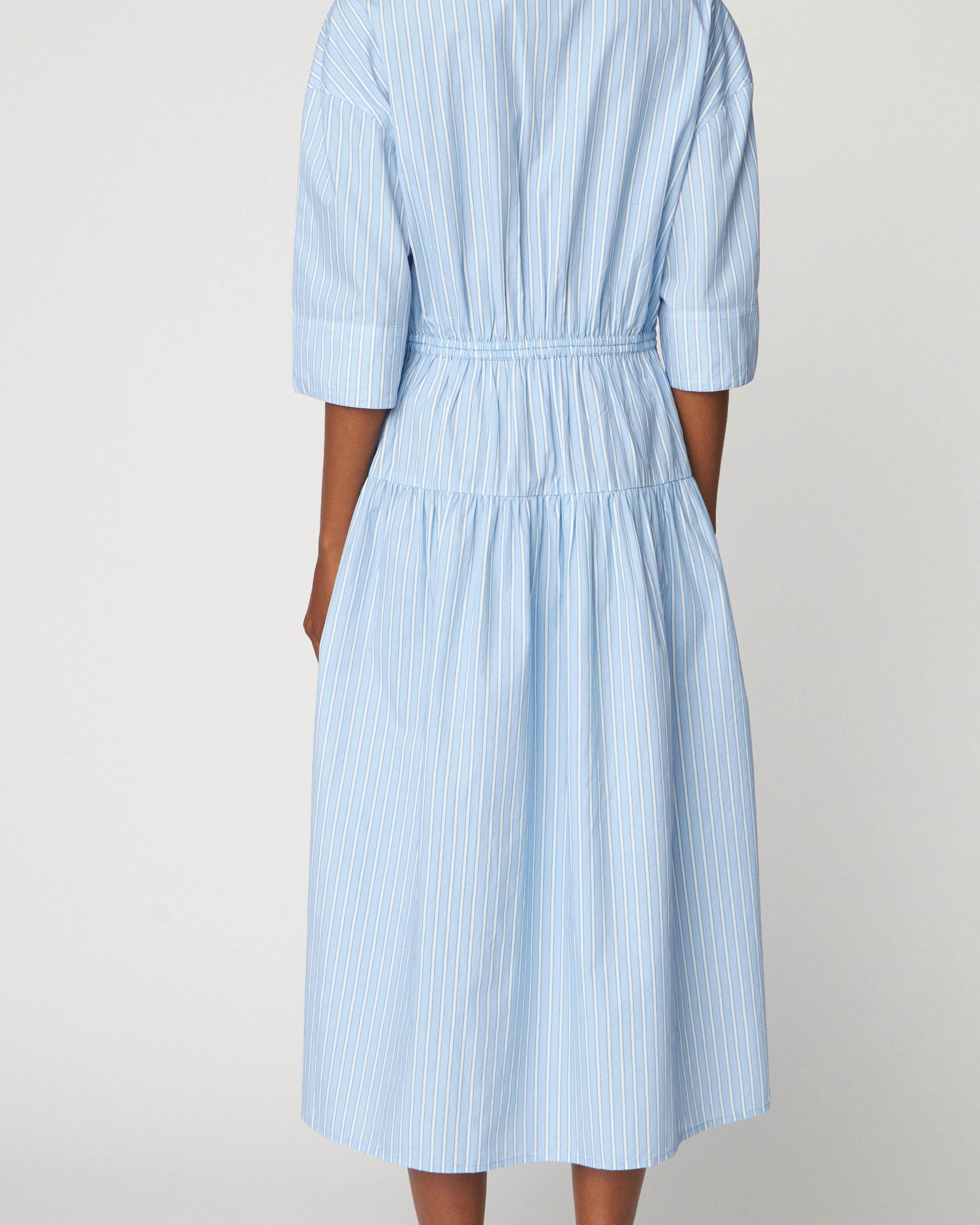 Gestreiftes Kleid mit Zierblende | Hellblau