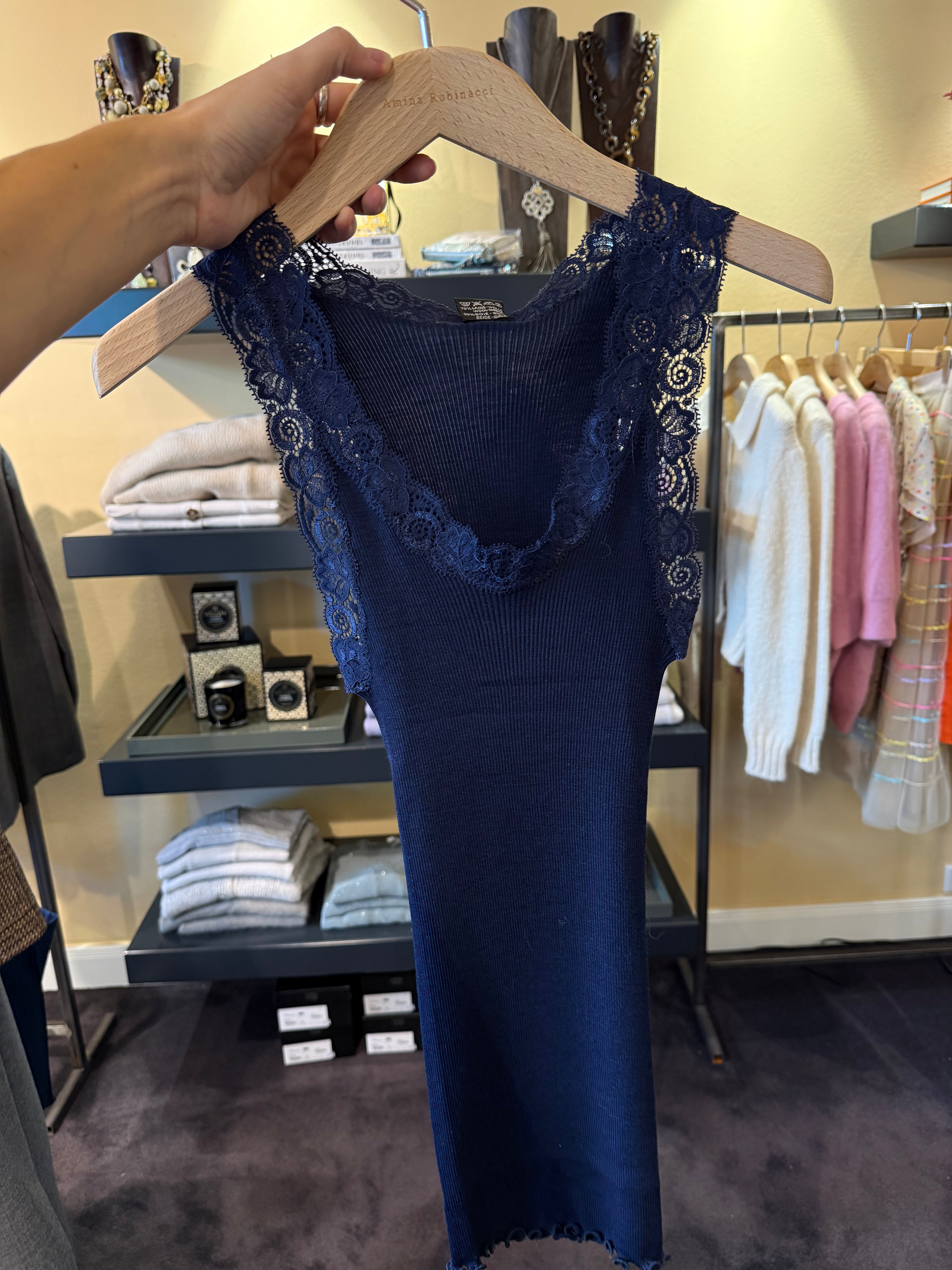 Tanktop mit Spitze in Navy