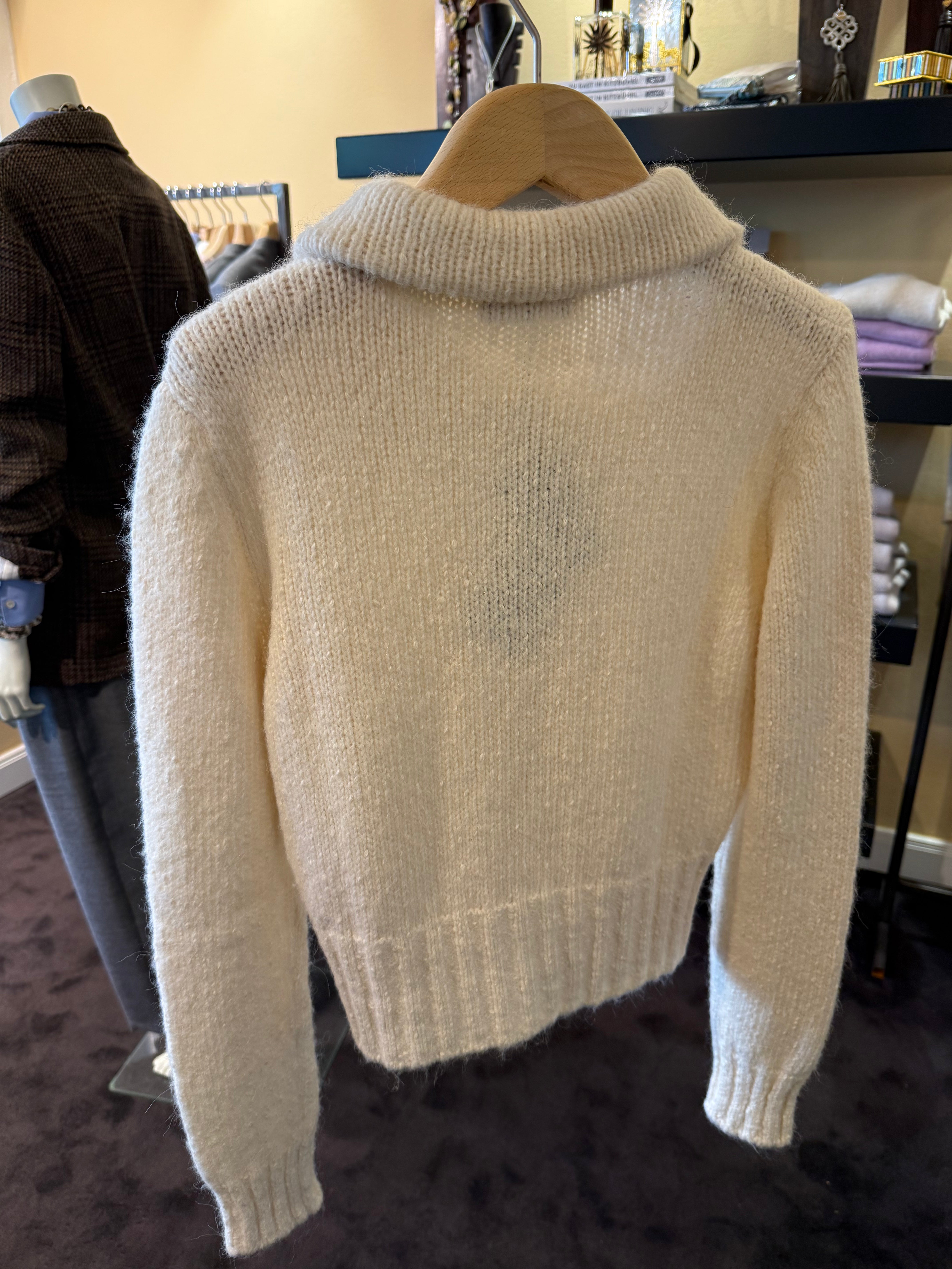 Strickjacke mit Kragen in Off-White