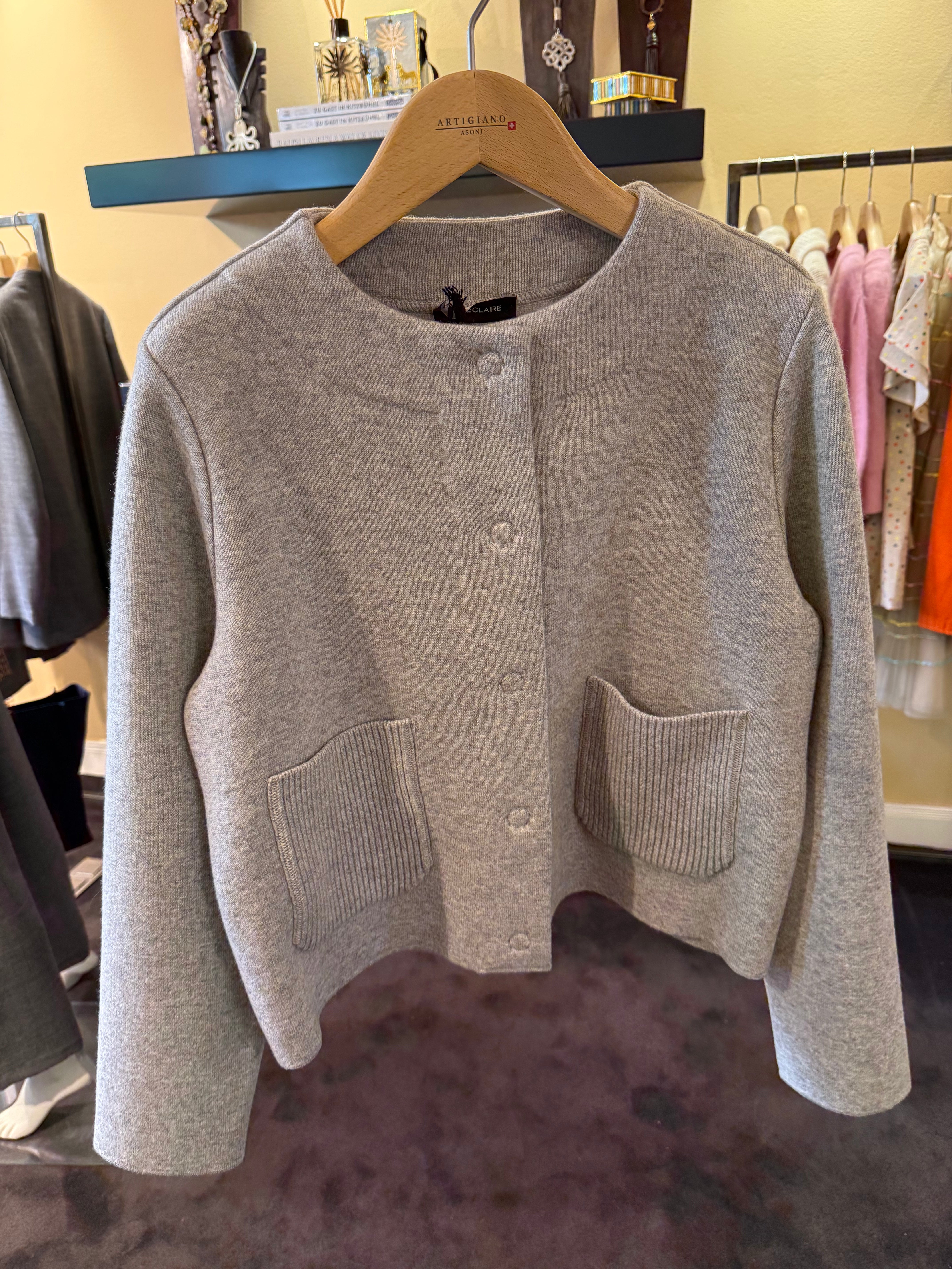 Kastige Strickjacke in Hellgrau