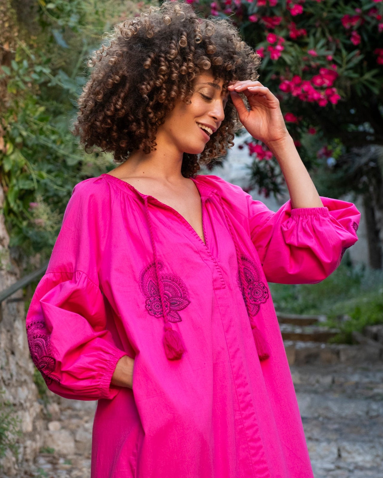 Besticktes Kleid | Pink
