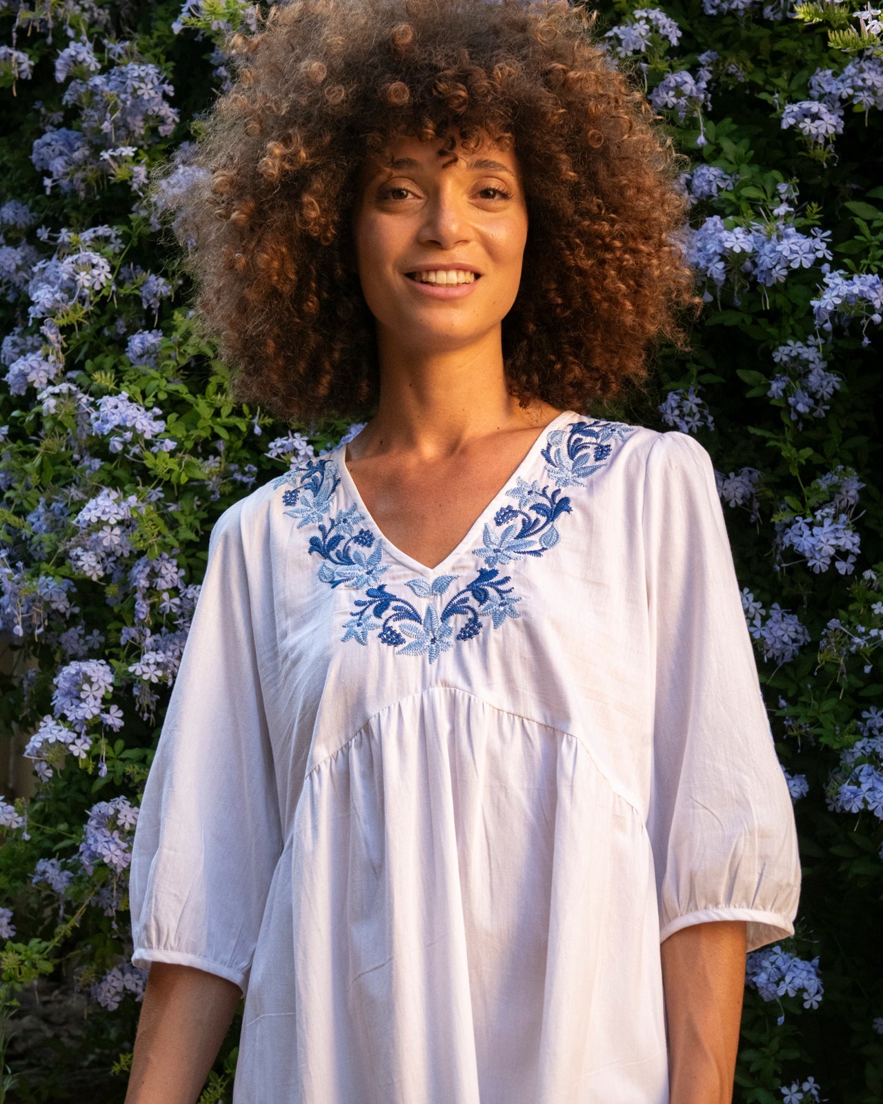 Besticktes Kleid | Weiß