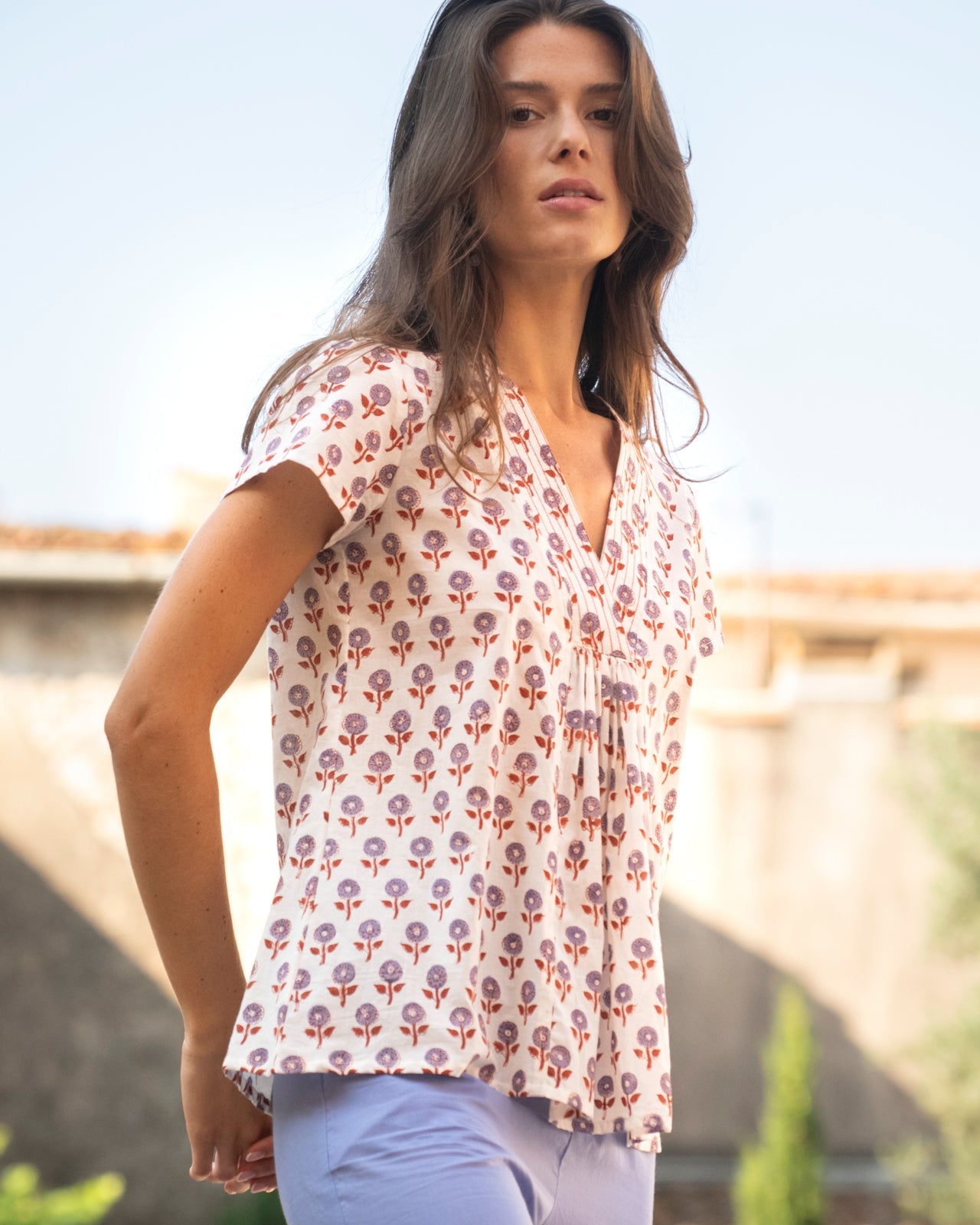 Gemustertes Top mit Blumenaufdruck