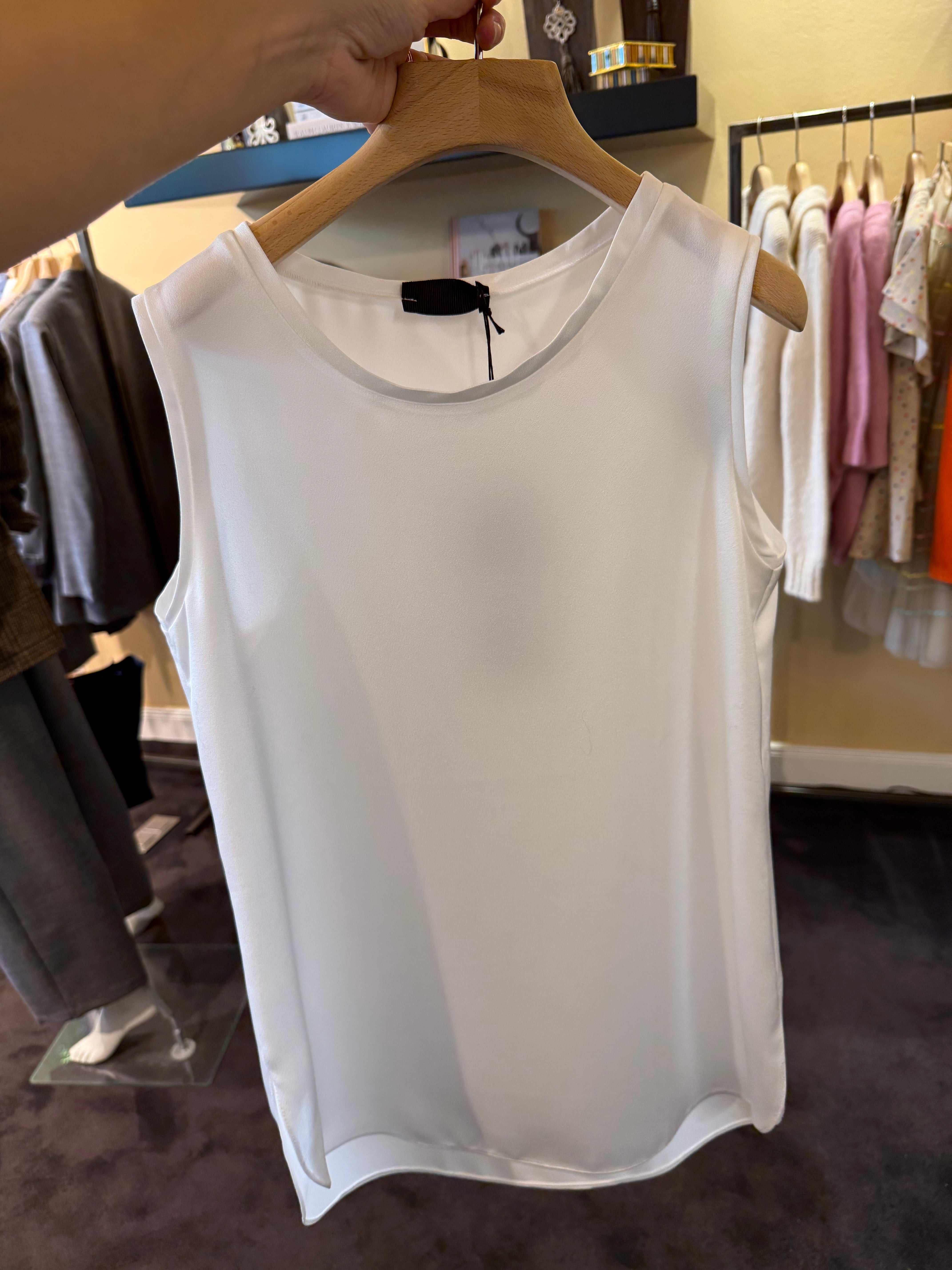 Ärmelloses Top in Weiß