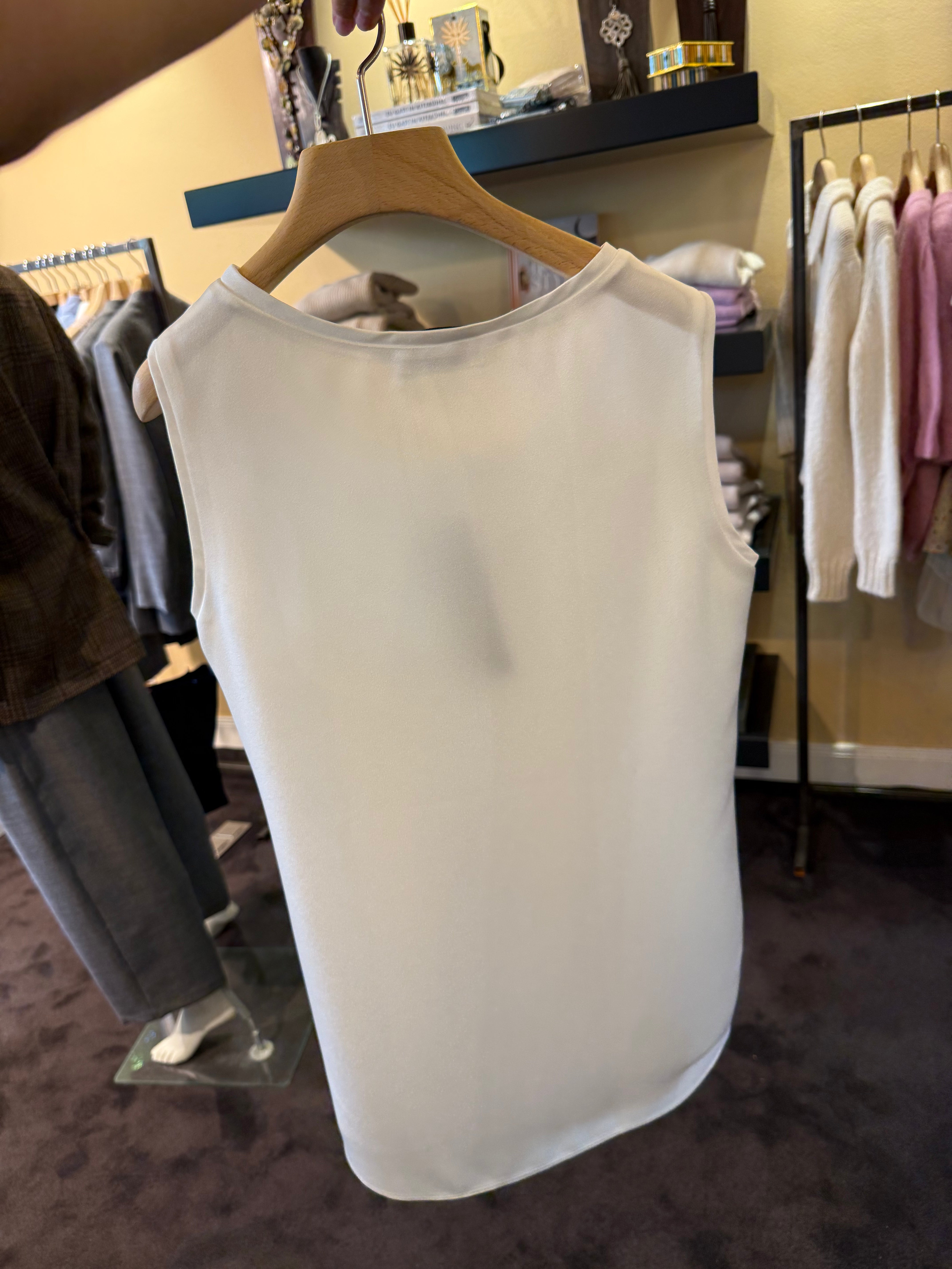 Ärmelloses Top in Weiß