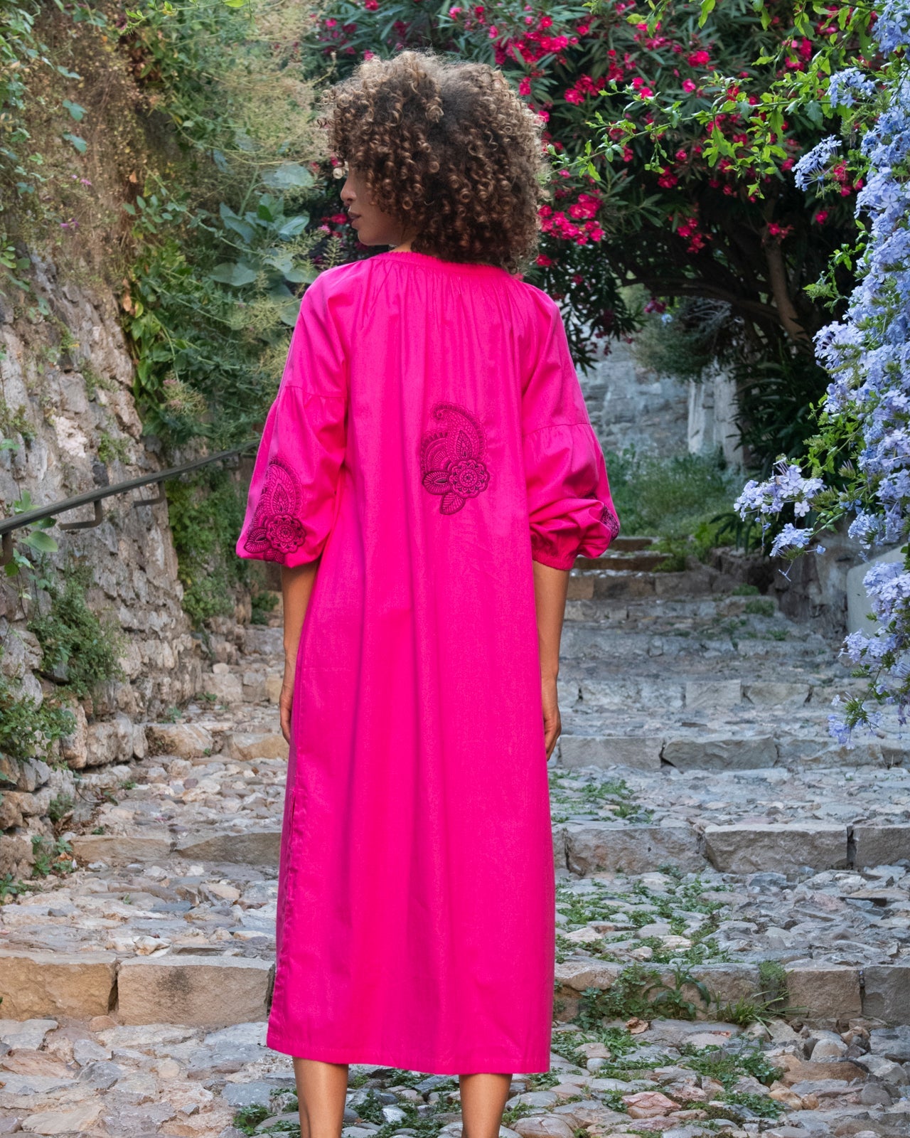 Besticktes Kleid | Pink